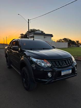 MITSUBISHI L200 TRITON 2.4 16V TURBO DIESEL OUTDOOR GLX CD 4X4 MANUAL MITSUBISHI L200 TRITON 2.4 16V TURBO DIESEL OUTDOOR GLX CD 4X4 MANUAL